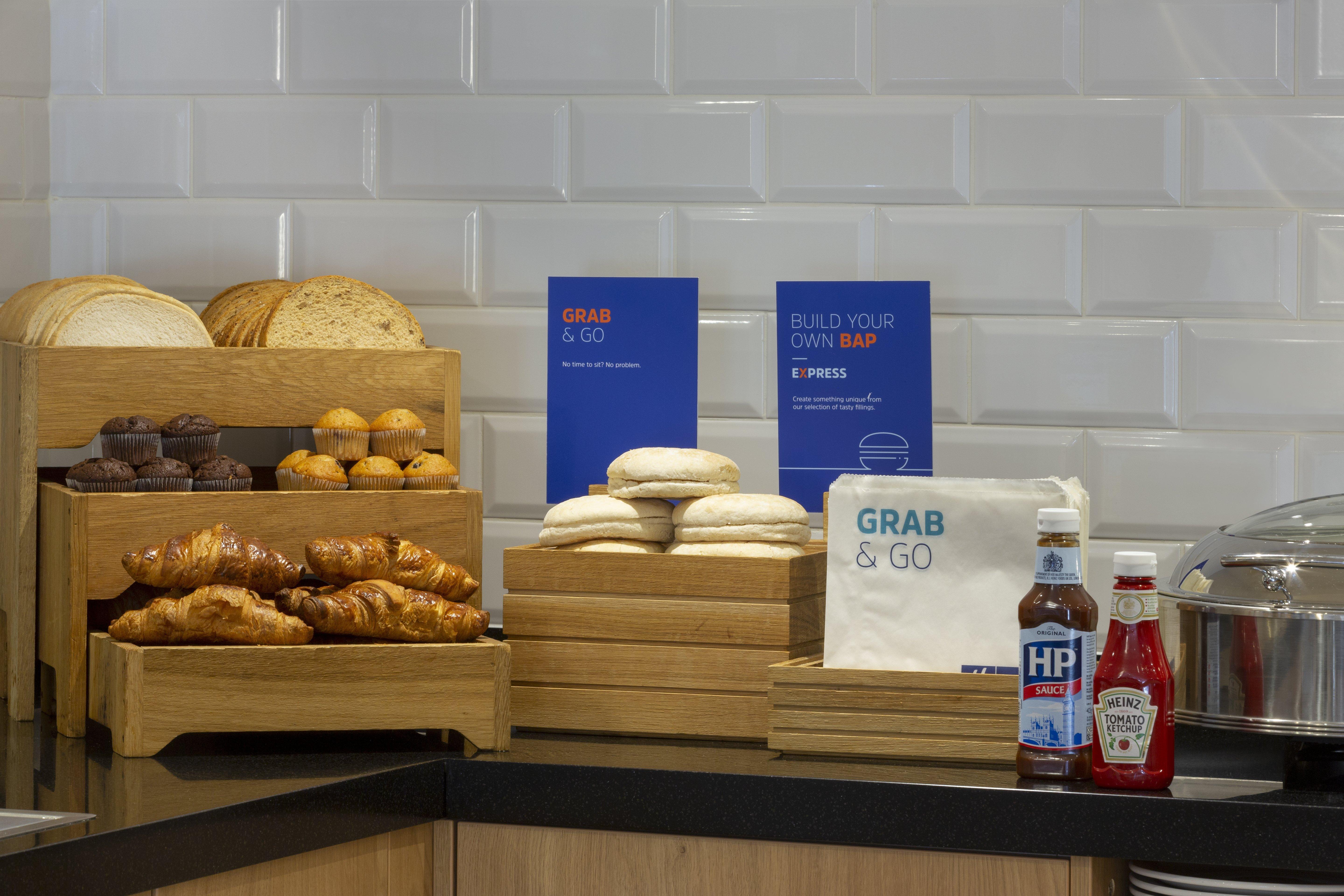 Holiday Inn Express Edinburgh City Centre By Ihg Esterno foto