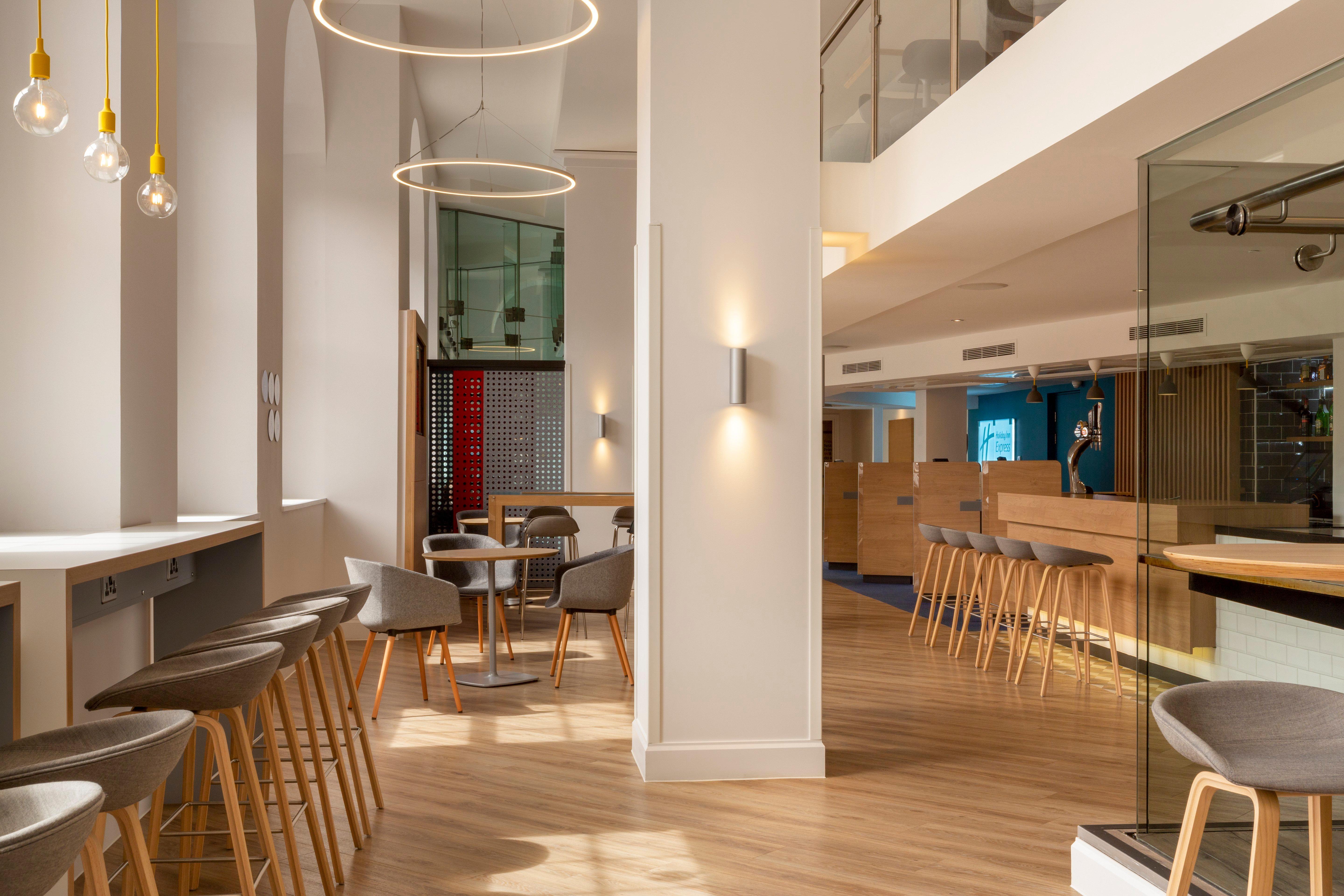 Holiday Inn Express Edinburgh City Centre By Ihg Esterno foto
